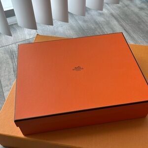 Hermès empty box
